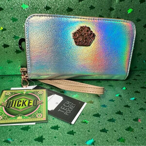 💚🩷 Wicked Glinda Iridescent long wallet with Tech Compartment NWT 🌈